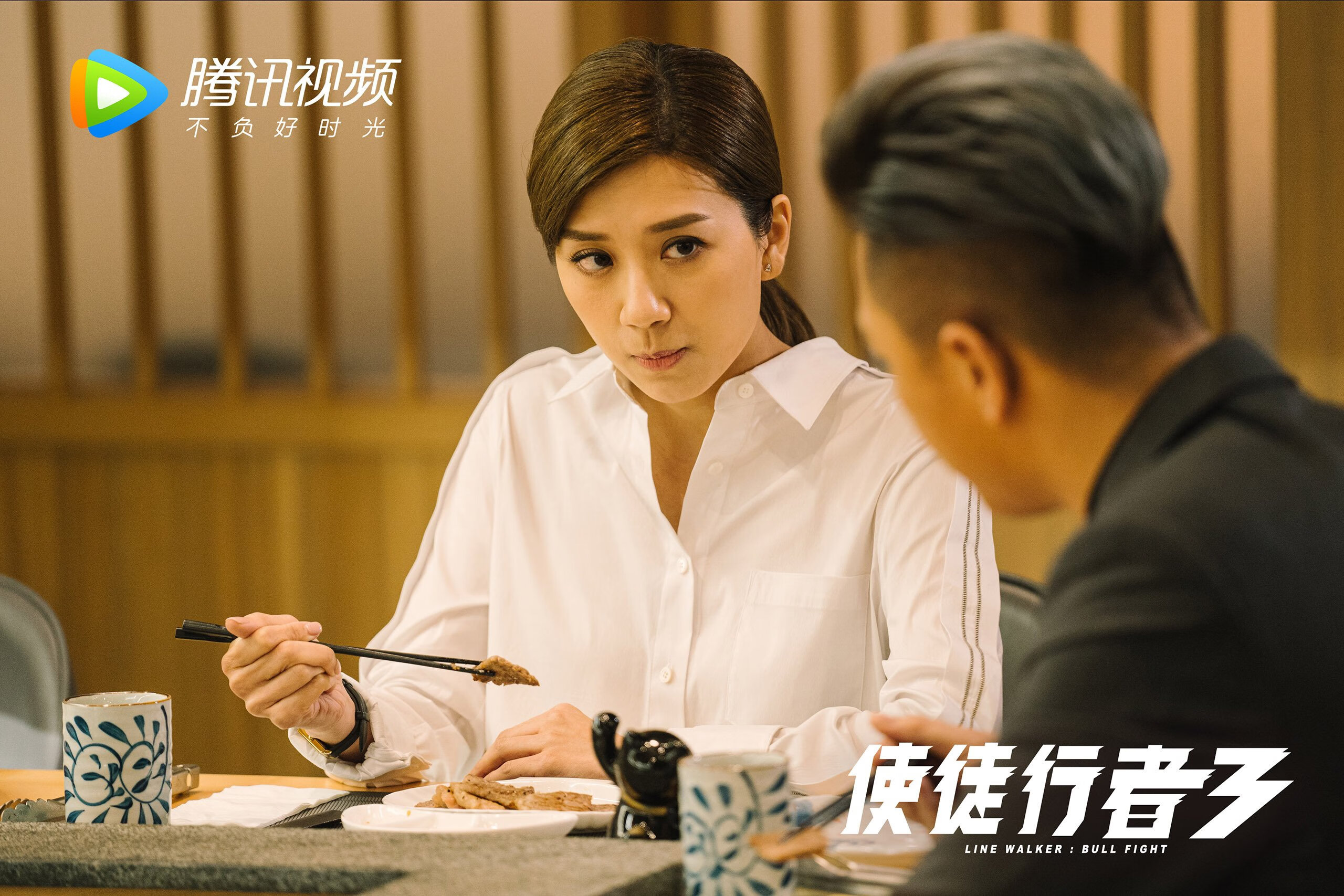 “新都兴城垒球赛：选手全力拼搏，谁将捧起金牌？”